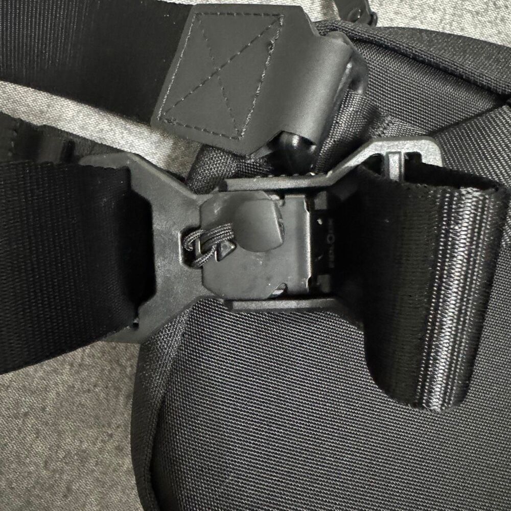 Alpaka black sling bag with front pocket and fidlock buckle - Picture 4 of 8